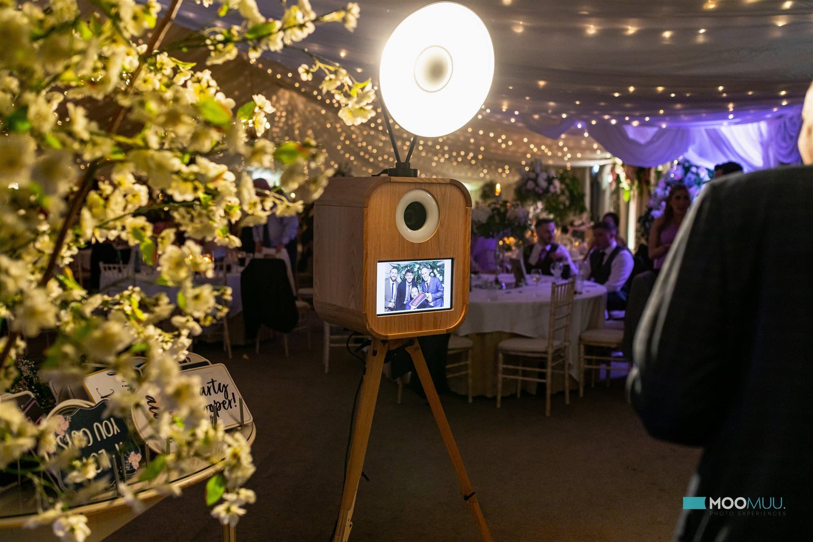 MooMuu Luxury Oak photo booth at an event